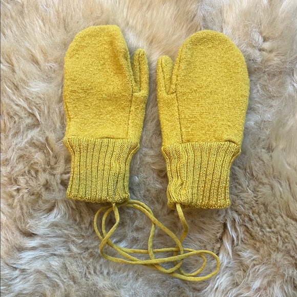 Disana Boiled Wool Kids Mittens - Picture 4 of 4